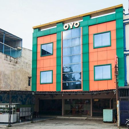 Oyo 529 Hotel Paninda Medan Buitenkant foto
