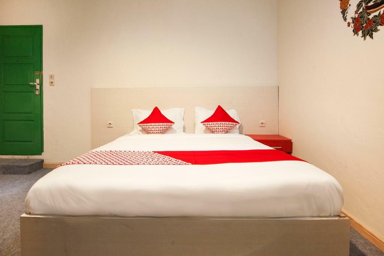 Oyo 529 Hotel Paninda Medan Buitenkant foto