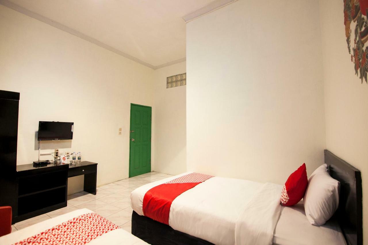 Oyo 529 Hotel Paninda Medan Buitenkant foto