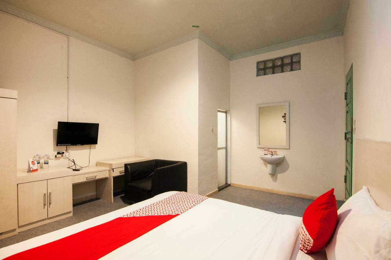Oyo 529 Hotel Paninda Medan Buitenkant foto
