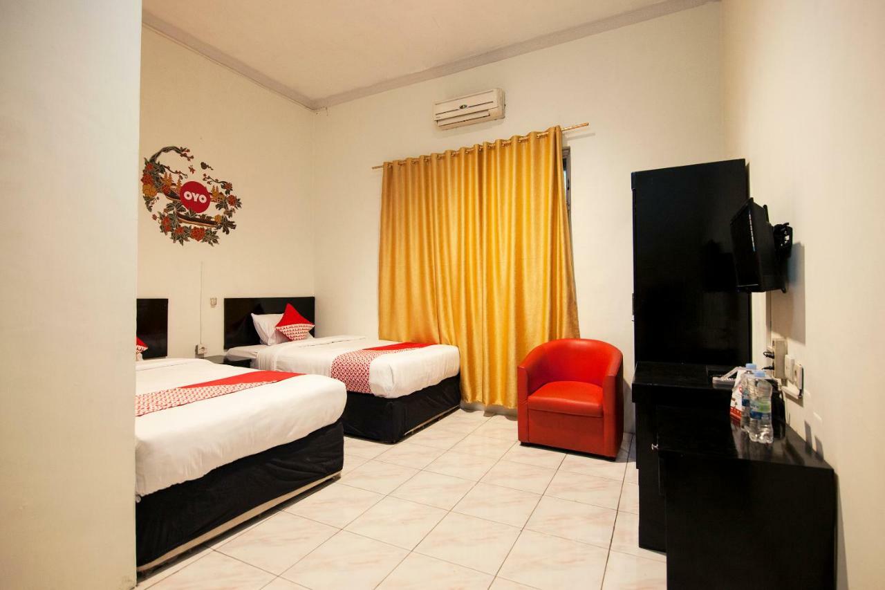 Oyo 529 Hotel Paninda Medan Buitenkant foto