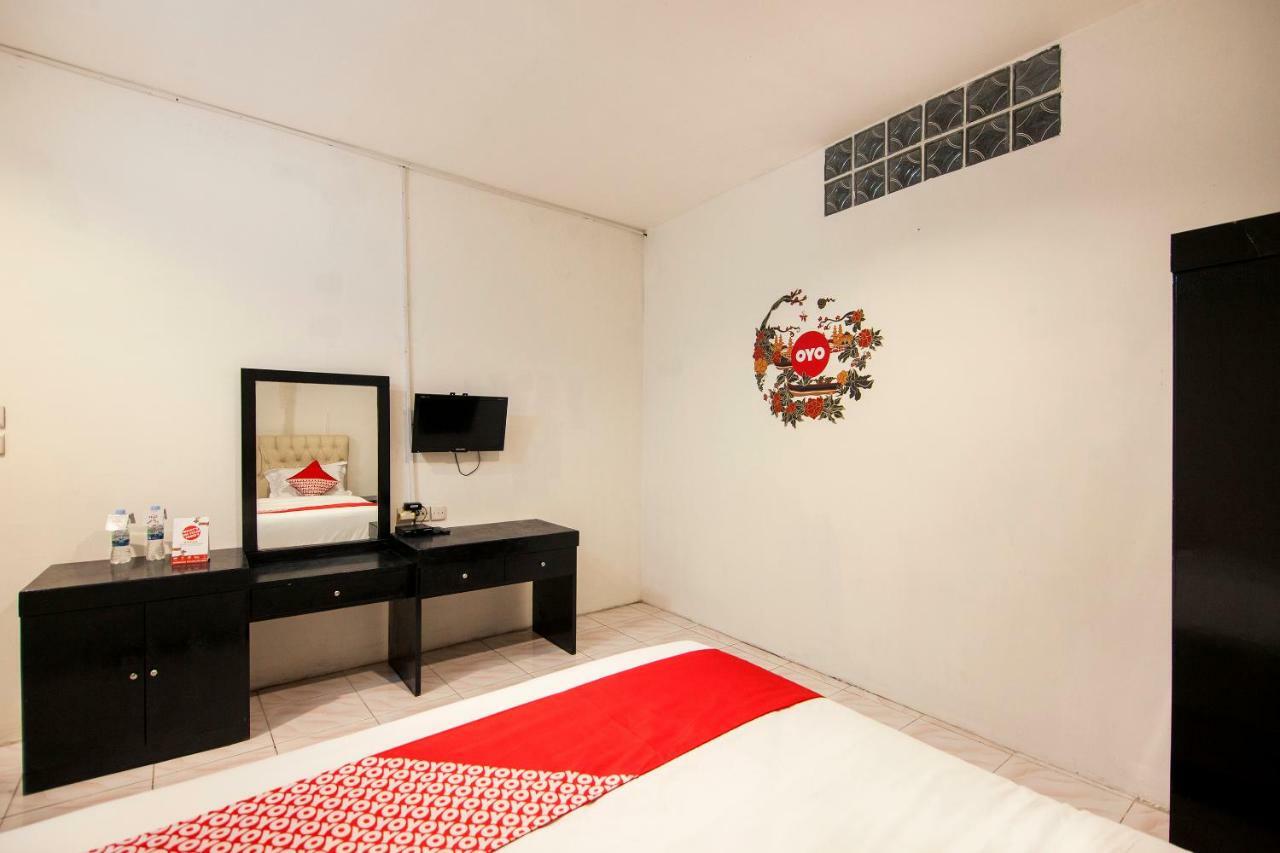 Oyo 529 Hotel Paninda Medan Buitenkant foto