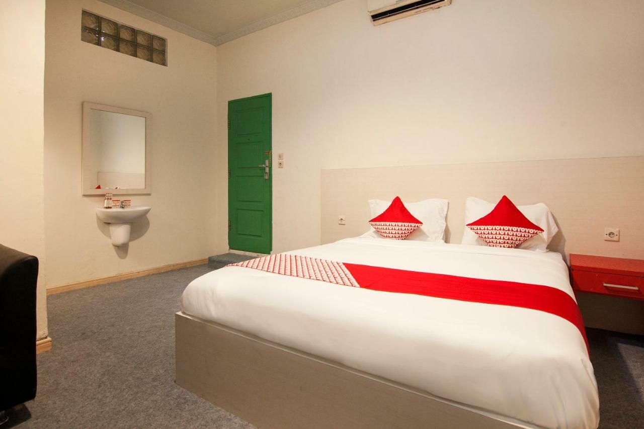 Oyo 529 Hotel Paninda Medan Buitenkant foto