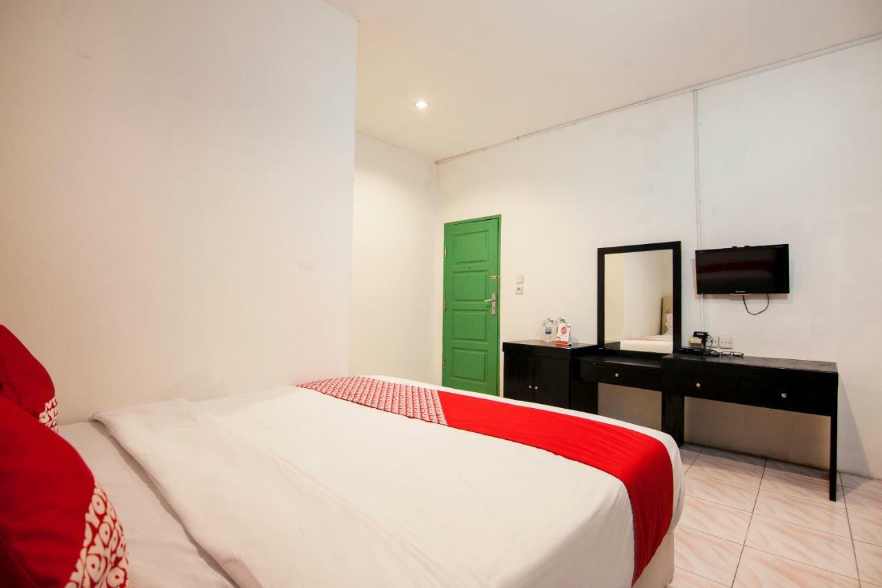 Oyo 529 Hotel Paninda Medan Buitenkant foto